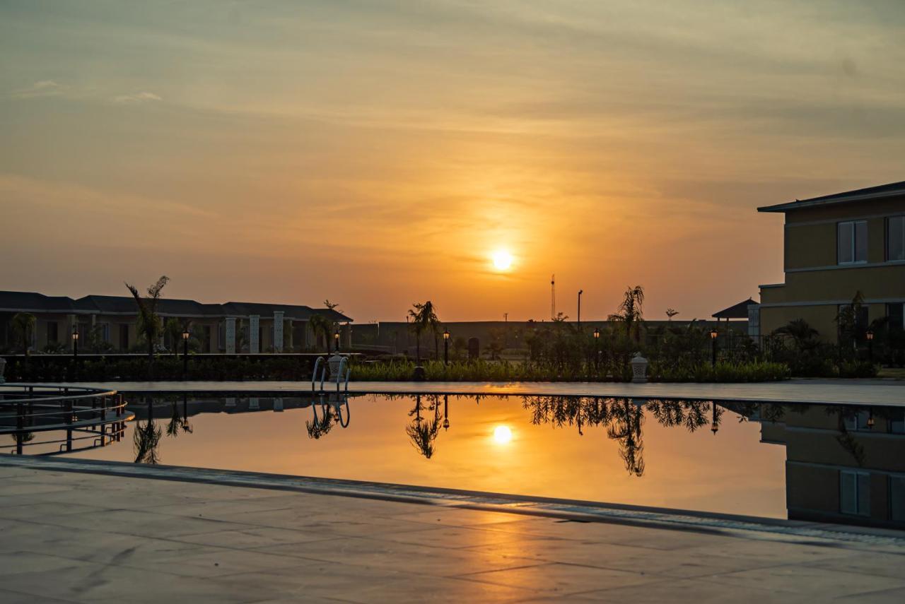 ฮอว์ทอร์น สวีท บาย วินด์แฮม ทวารกา Hotel ภายนอก รูปภาพ