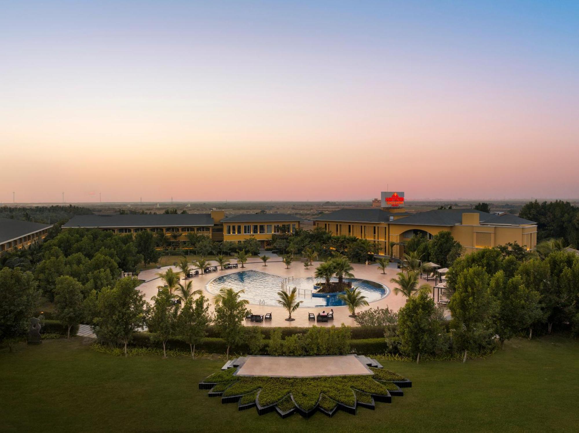 ฮอว์ทอร์น สวีท บาย วินด์แฮม ทวารกา Hotel ภายนอก รูปภาพ